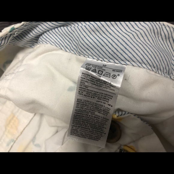 White lemon pattern shorts - Picture 3 of 3